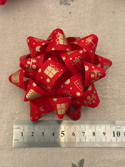 Kırmızı Fiyonk Yıldız Süs Hediye Paketi Süsü 10lu set - Rafya Yapışkanlı 9cm