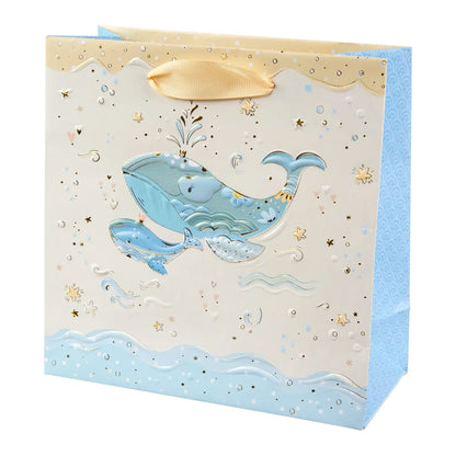 Karton Hediye Çantası – Mavi Balina | 18x8x18 cm | Gold Yaldızlı Lüks Tasarım