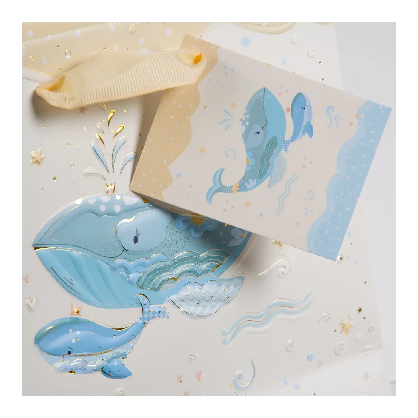 Karton Hediye Çantası – Mavi Balina | 18x8x18 cm | Gold Yaldızlı Lüks Tasarım
