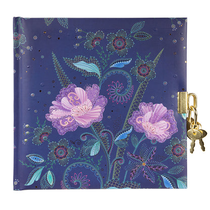 Nature’s Melody Günlük | 16,5 × 16,5 cm | 96 Sayfa | Kilitli Kabartmalı Kapak